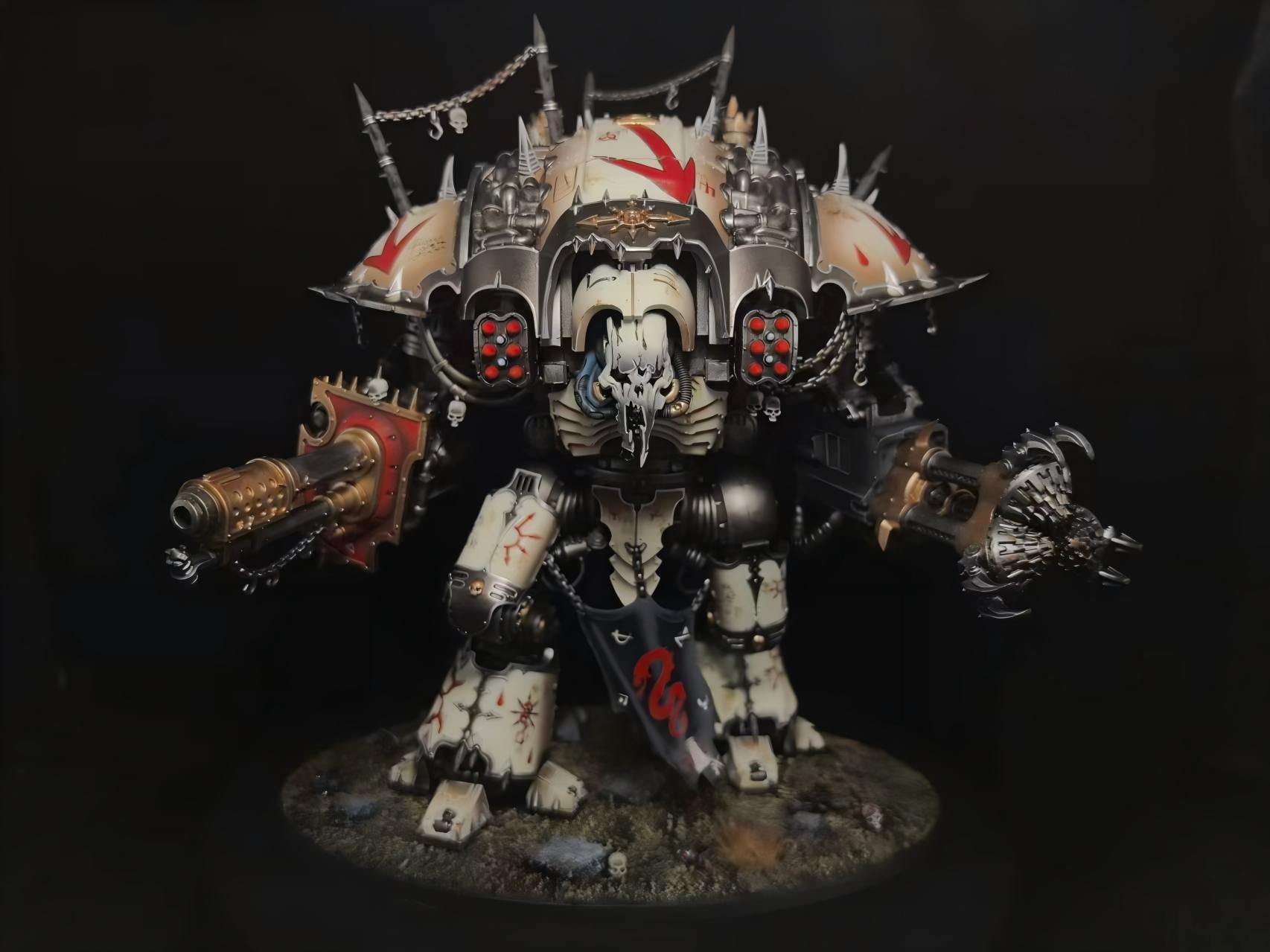 Warhammer 40K Chaos Knights Ruinator Off-White 100% Genuine Painted Pre-order