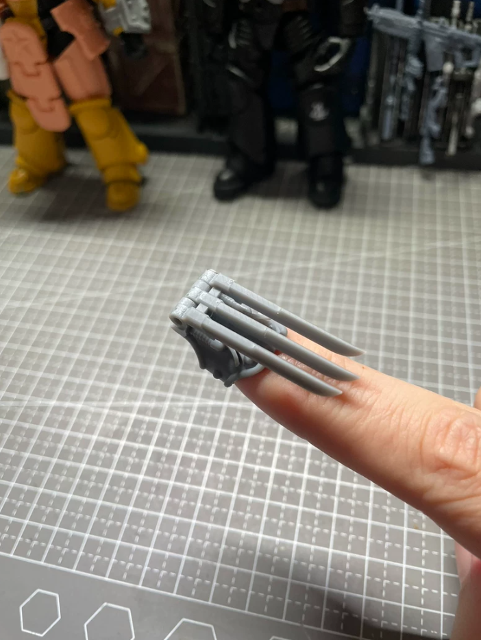 Raven Guard-Inspired Folding and Sliding Claws detail 4