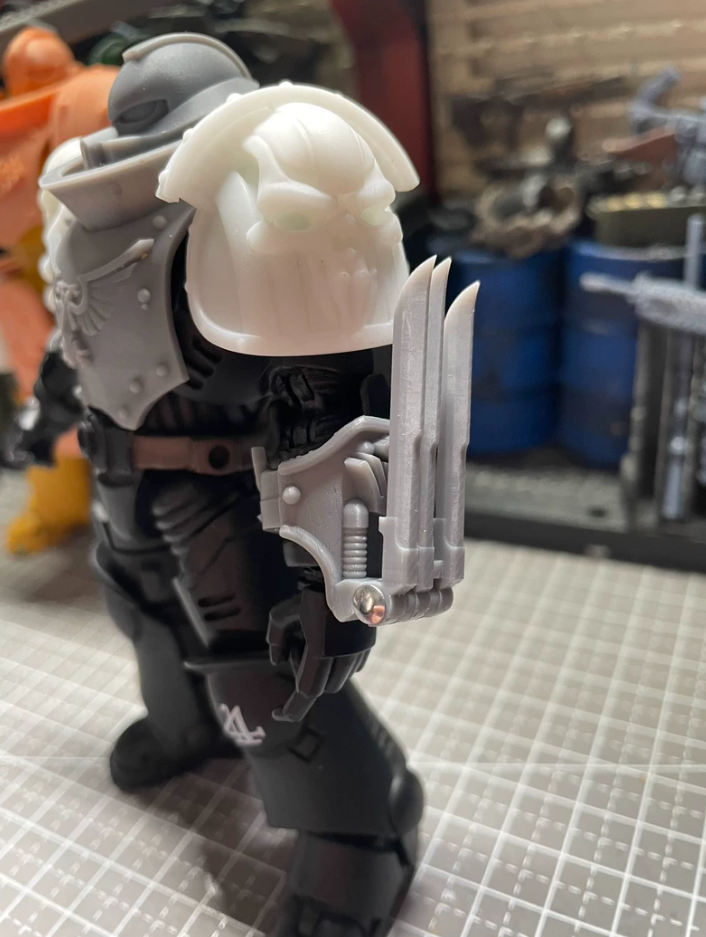 Raven Guard-Inspired Folding and Sliding Claws detail 6