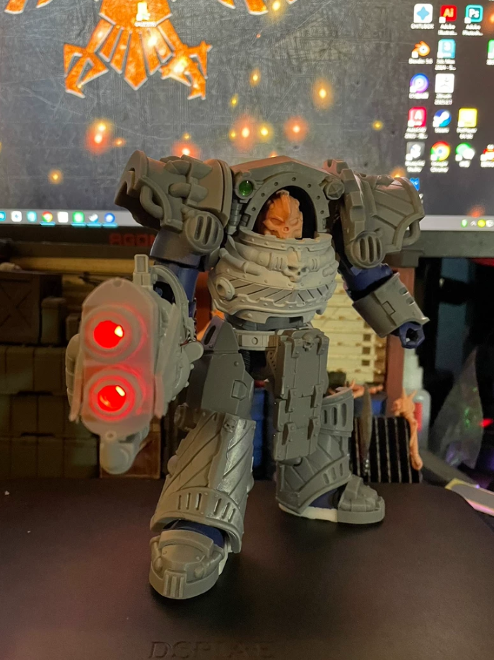 Illuminated Twin-Barrel Melta Weapon detail 5