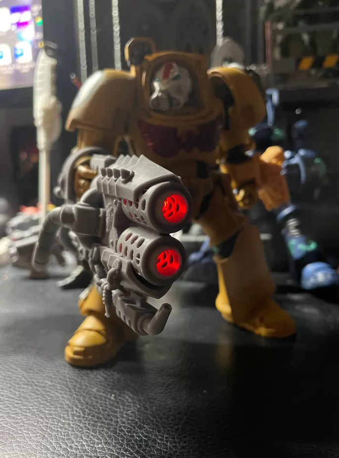Illuminated Twin-Barrel Melta Weapon detail 9